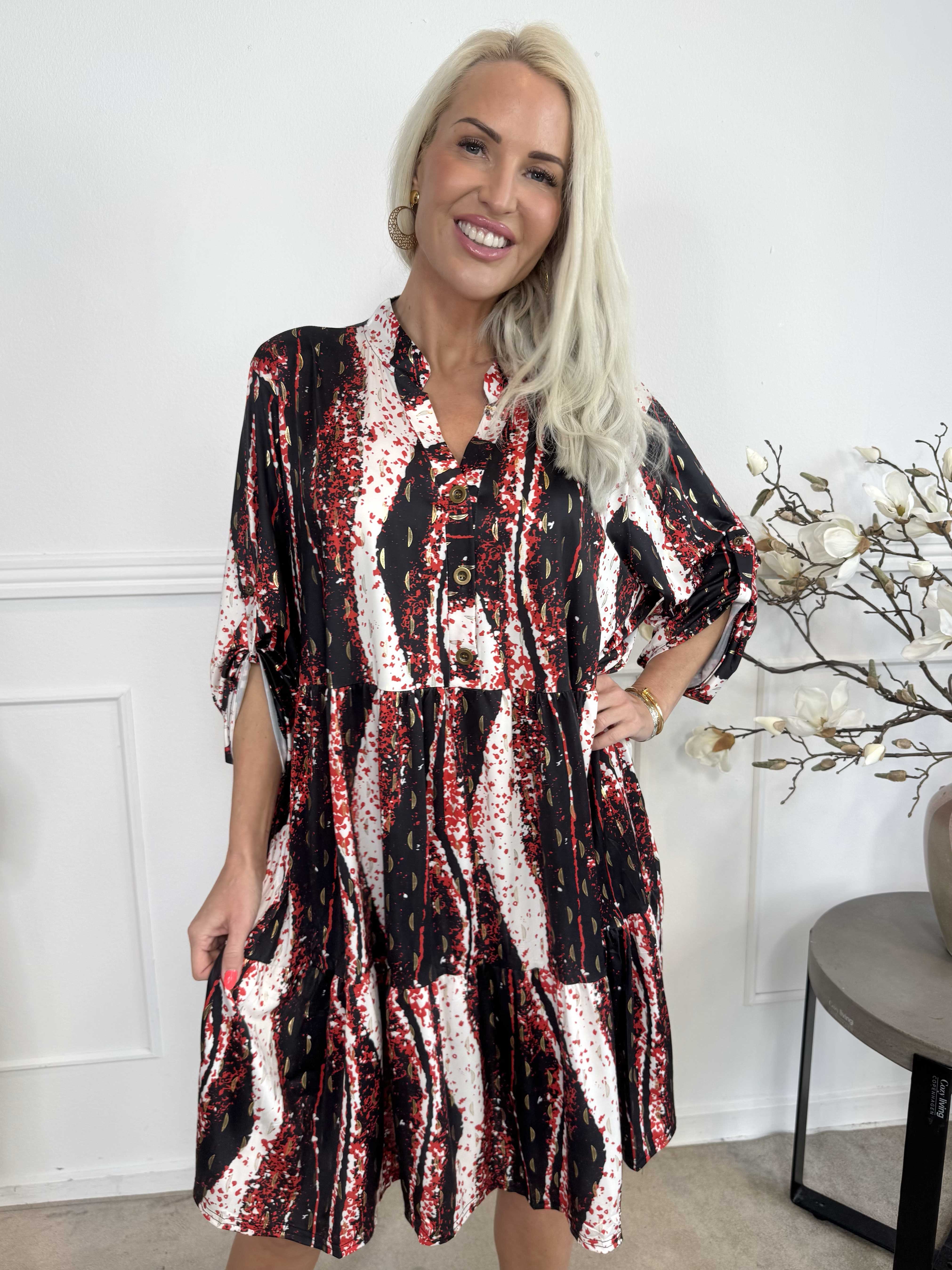 Milano Wave Midi - Kjole med mønster og lag på lag look